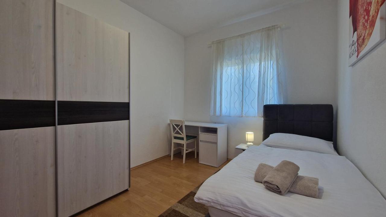 Apartments In Rijeka, Free Parking And Large Terrace, 15Min Drive From The Beach Exterior foto